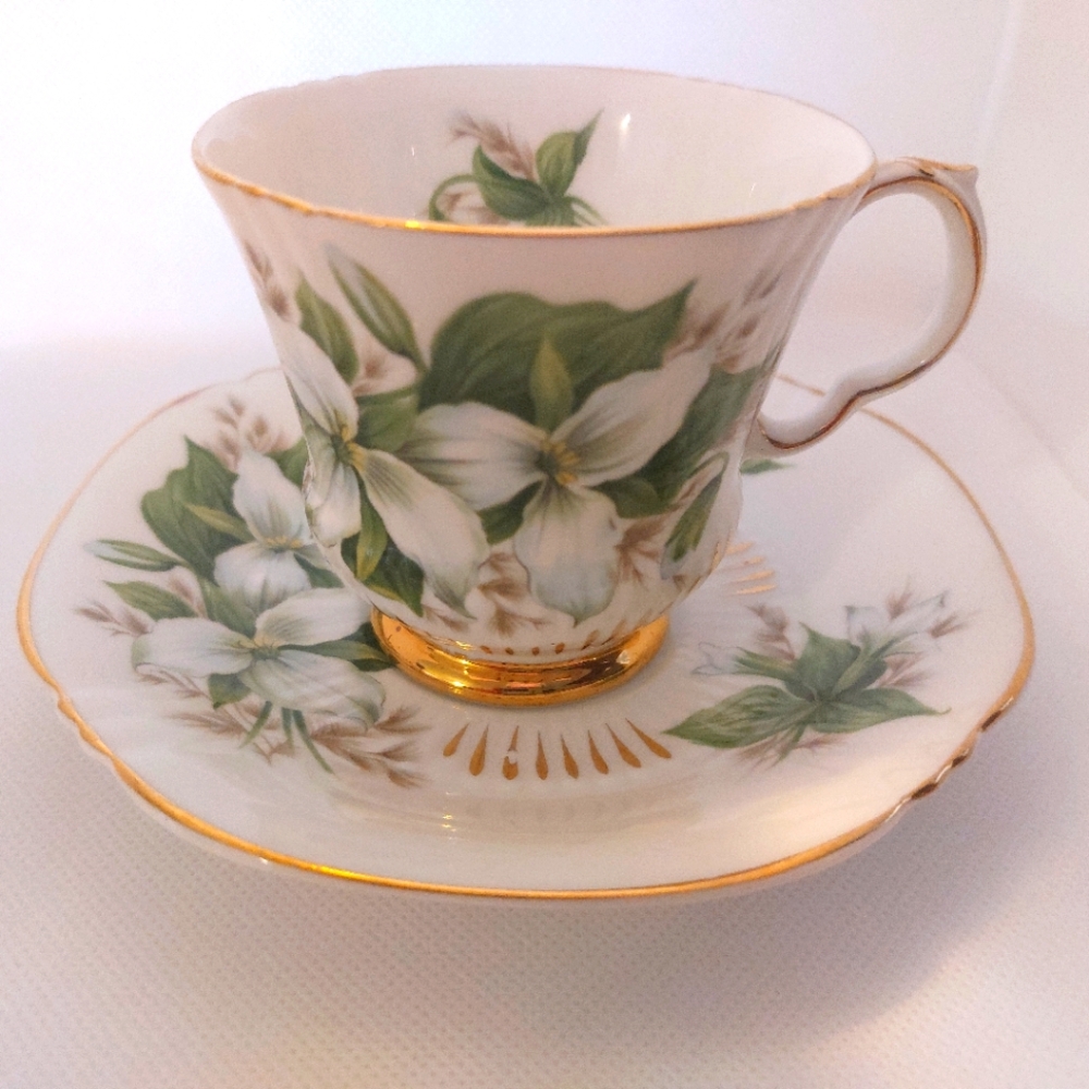 Trillium Teacup and Saucer Set